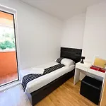 Star Apartment *