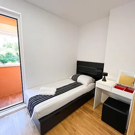 Star Apartment *